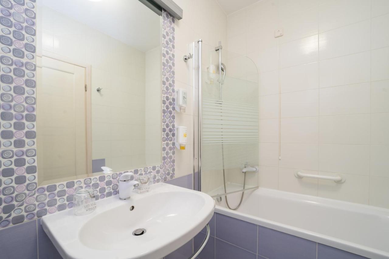 Hotel Zlatna Vala Umag Eksteriør billede