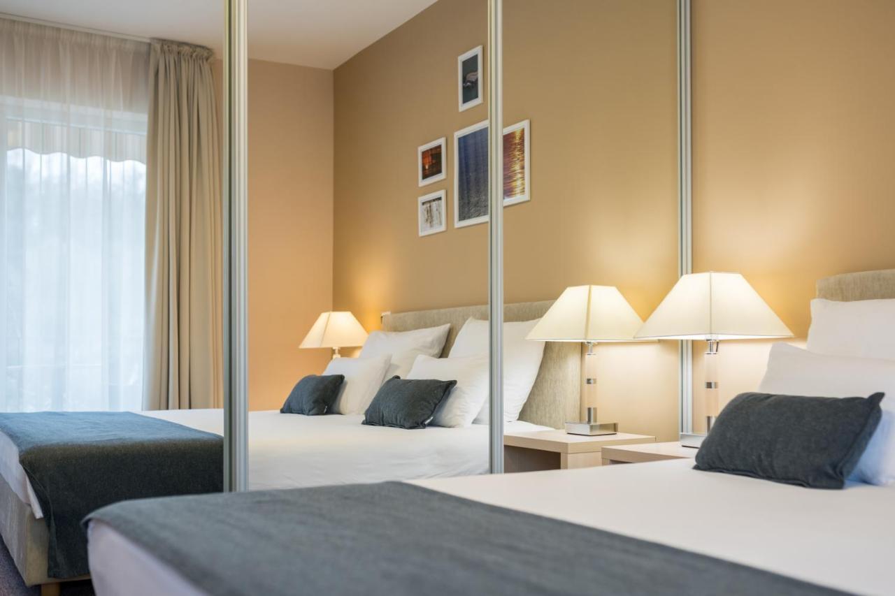 Hotel Zlatna Vala Umag Eksteriør billede