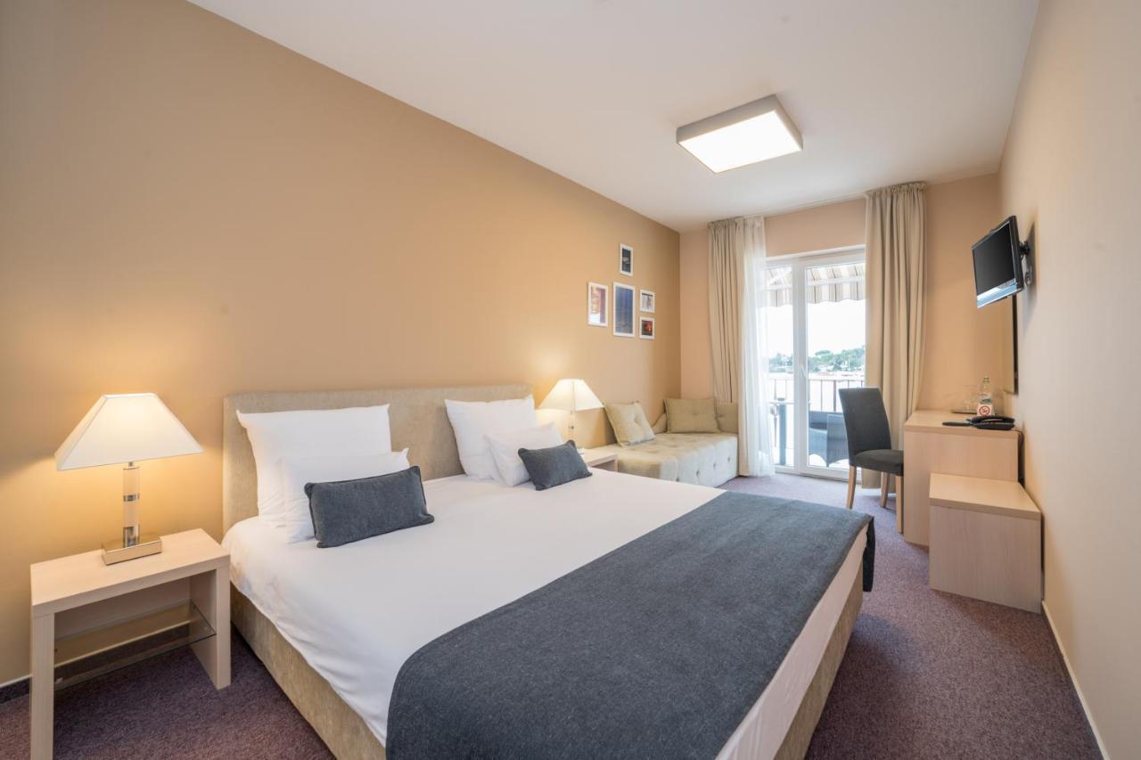 Hotel Zlatna Vala Umag Eksteriør billede