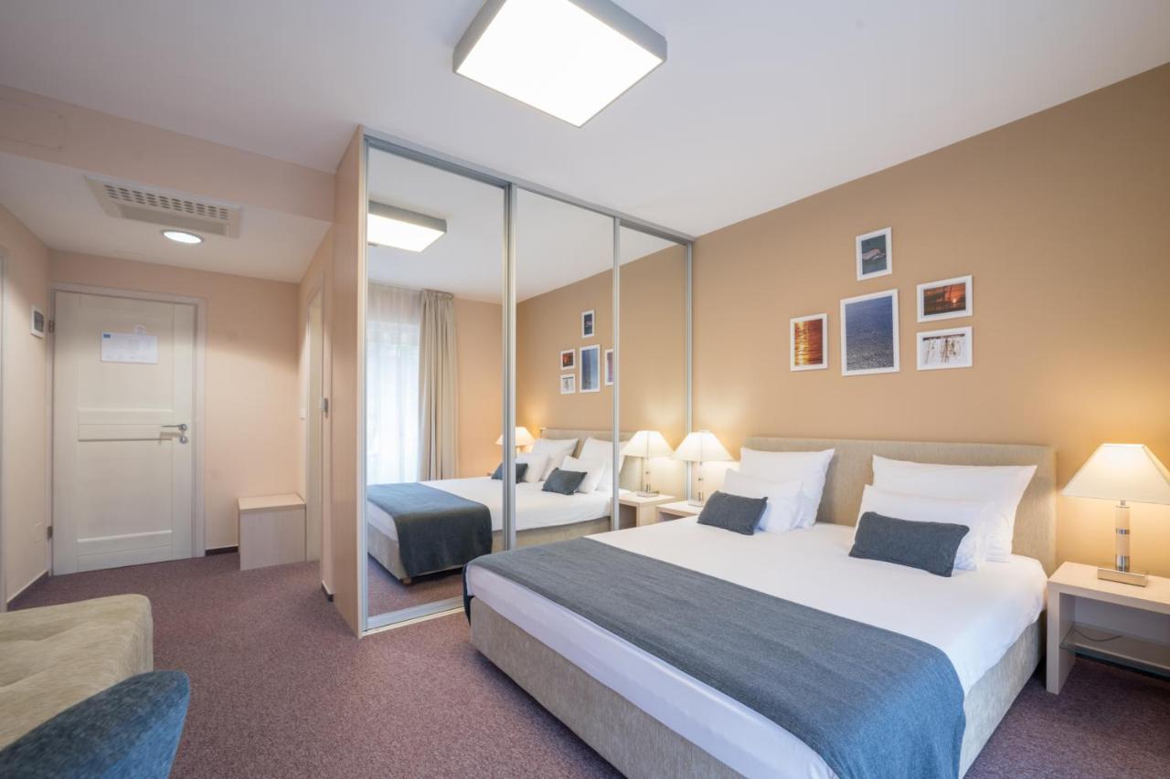 Hotel Zlatna Vala Umag Eksteriør billede