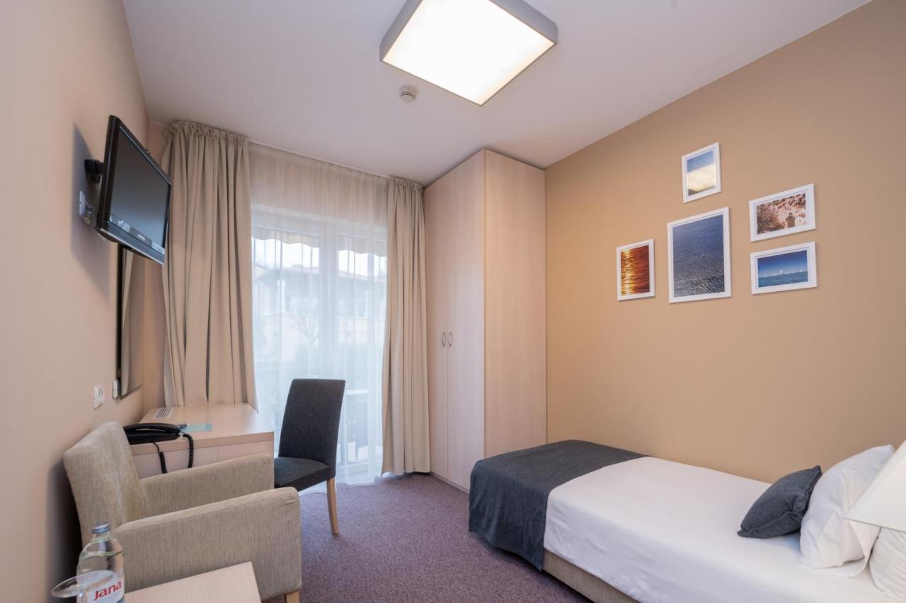 Hotel Zlatna Vala Umag Eksteriør billede