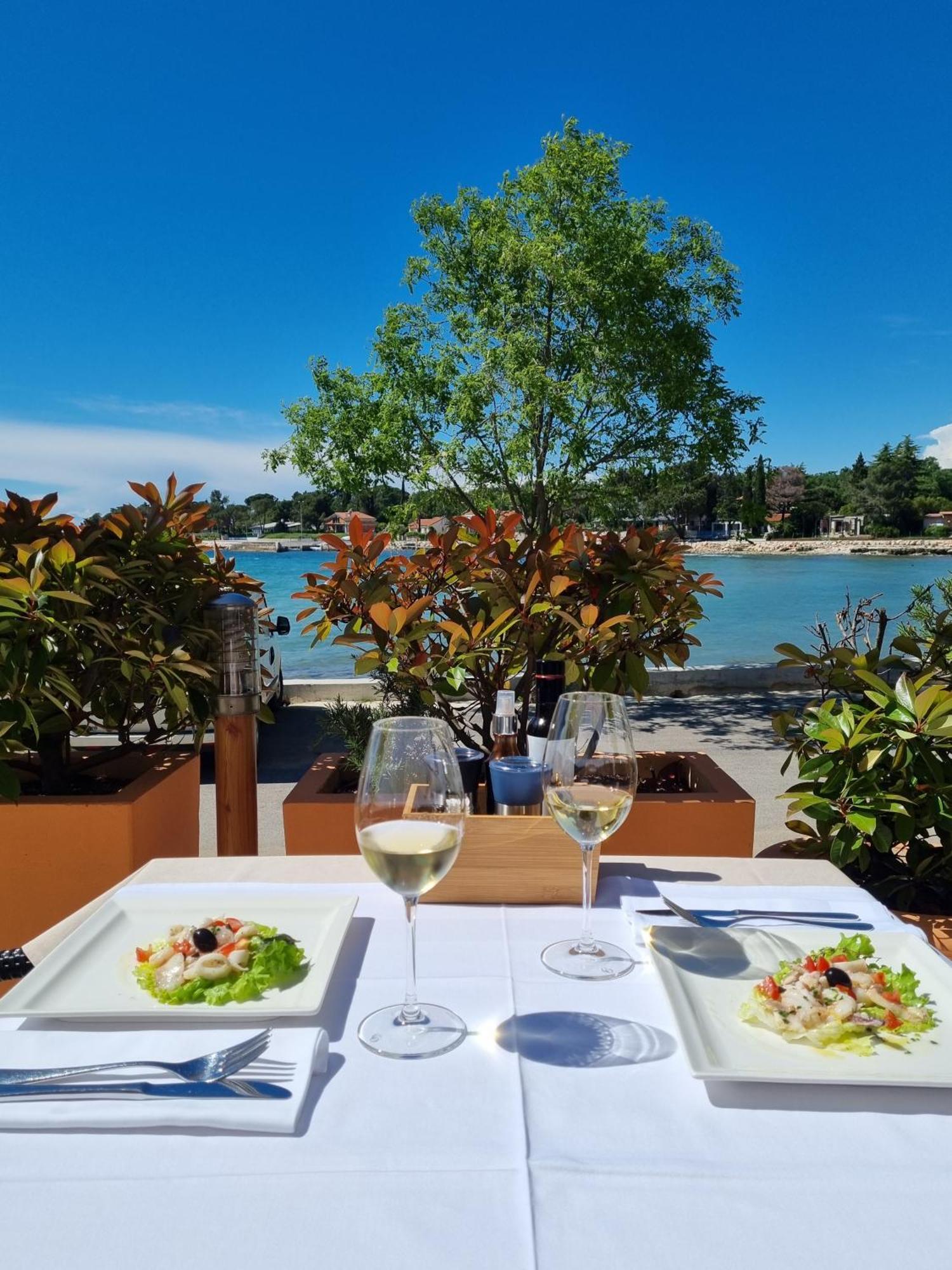 Hotel Zlatna Vala Umag Eksteriør billede