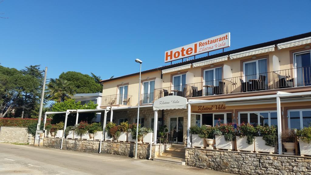 Hotel Zlatna Vala Umag Eksteriør billede