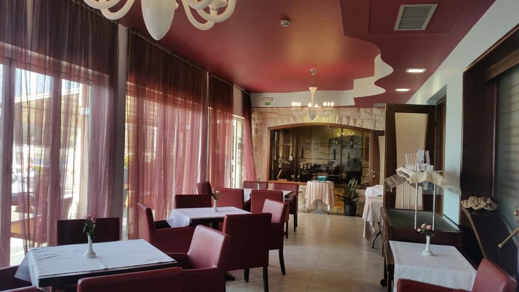 Hotel Zlatna Vala Umag Eksteriør billede