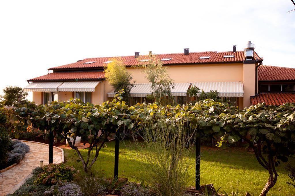 Hotel Zlatna Vala Umag Eksteriør billede
