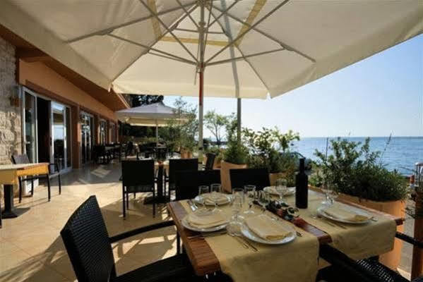 Hotel Zlatna Vala Umag Eksteriør billede